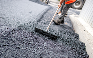 Laying asphalt