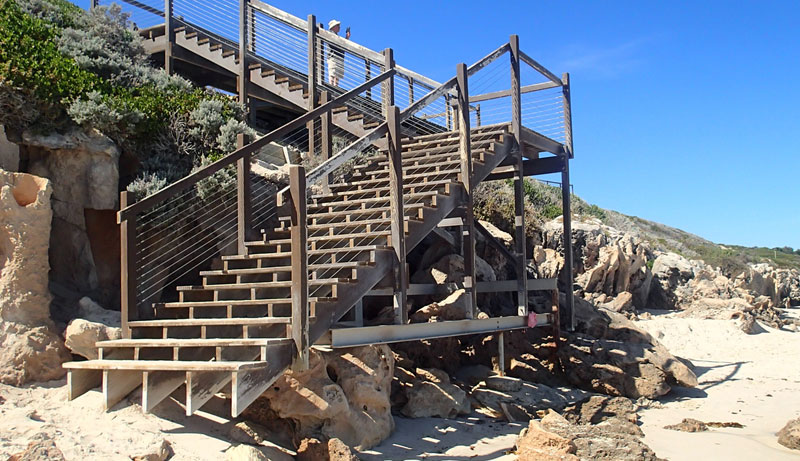 Central jindalee beach access staircase