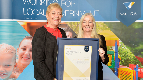 WALGA President Lynne Craigie presents City of Wanneroo Mayor Tracey Roberts with the Life Membership Award.