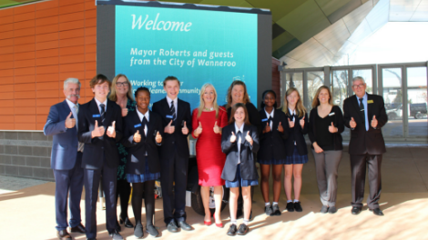Mayor Tracey Roberts and Councillors Lewis Flood, Natalie Sangalli and Linda Aitken with staff
and students from Butler College.