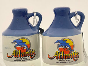 atlantis marine park salt and pepper shaker set