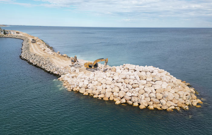 Mindarie breakwater maintenance works