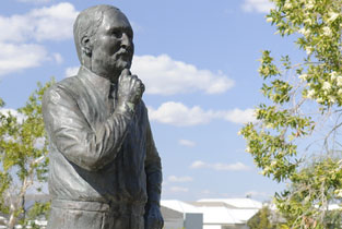 Statue of Garry Meinck